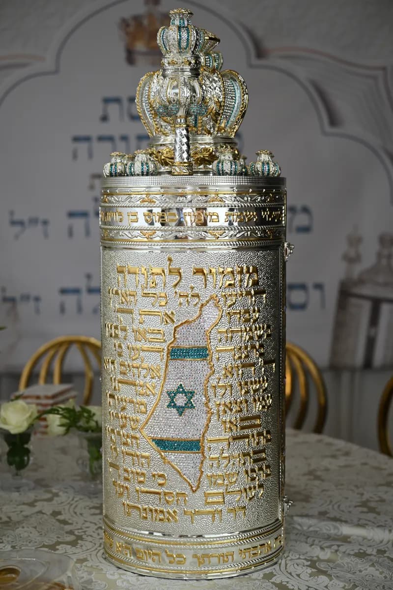 עבודות נבחרות — הכנסת ספר תורה